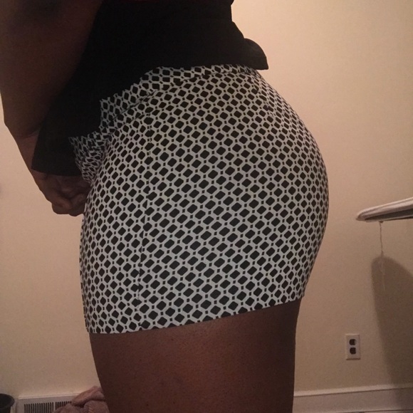 Diamond-Patterned Shorts - Picture 7 of 7